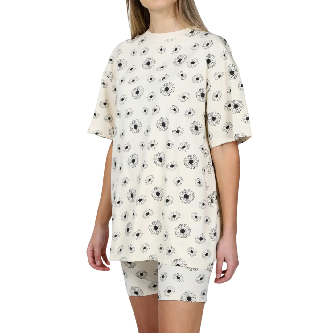 Brunette Women's All Over Daisy Print Oversized Boxy Tee