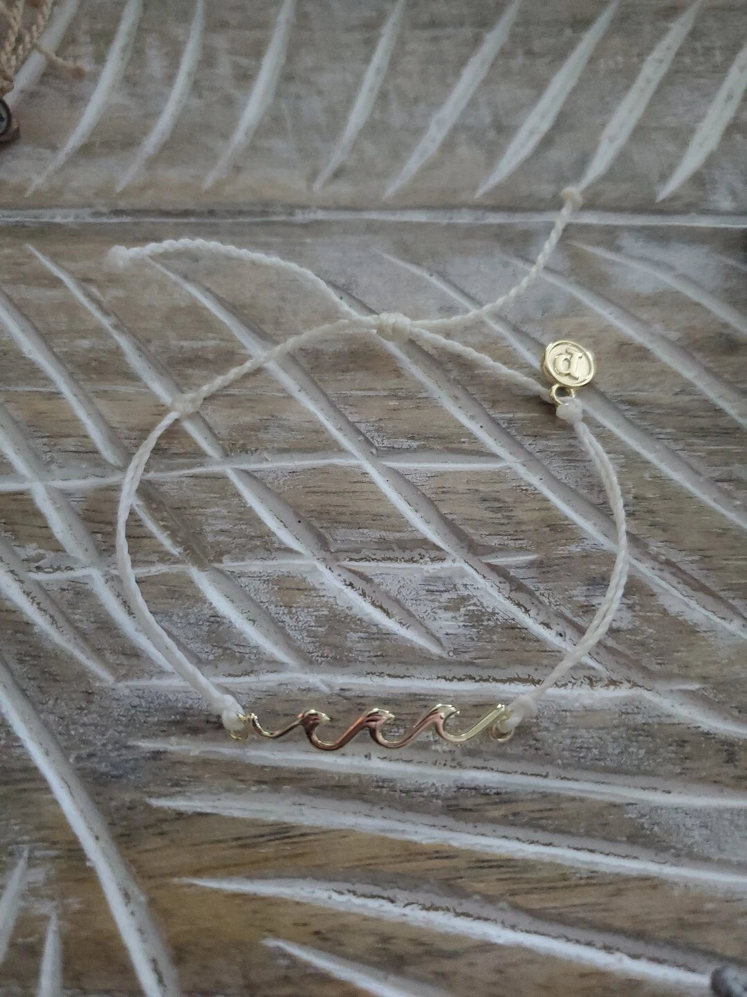 Pura Vida Delicate Wave Bracelet RG