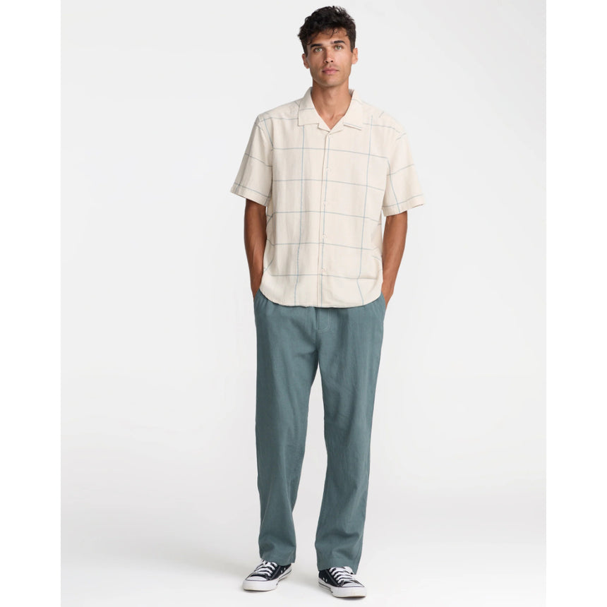 RVCA RVCA Men's Vacancy Short Sleeve Button Up Ceramic M Mens Button Up Short Sleeve Shirts