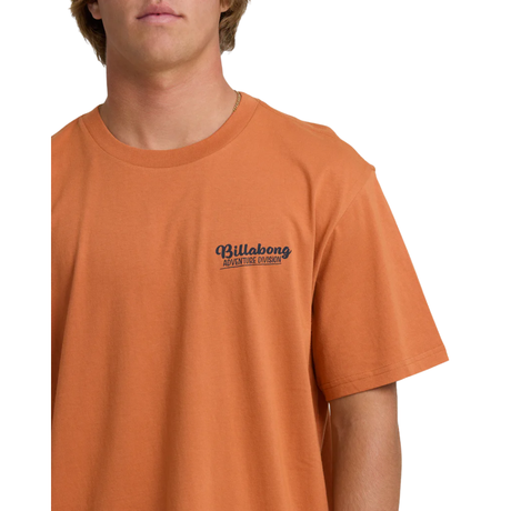 Billabong Billabong Men's Post Card Avid Premium SS Tee - Dusty Orange Dusty Orange