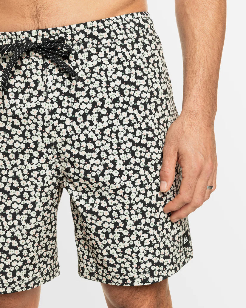 Quiksilver Quiksilver Men's Remade Mix Volley 17NB Shorts OYSTER WHITE S Mens Elastic Swim Trunks