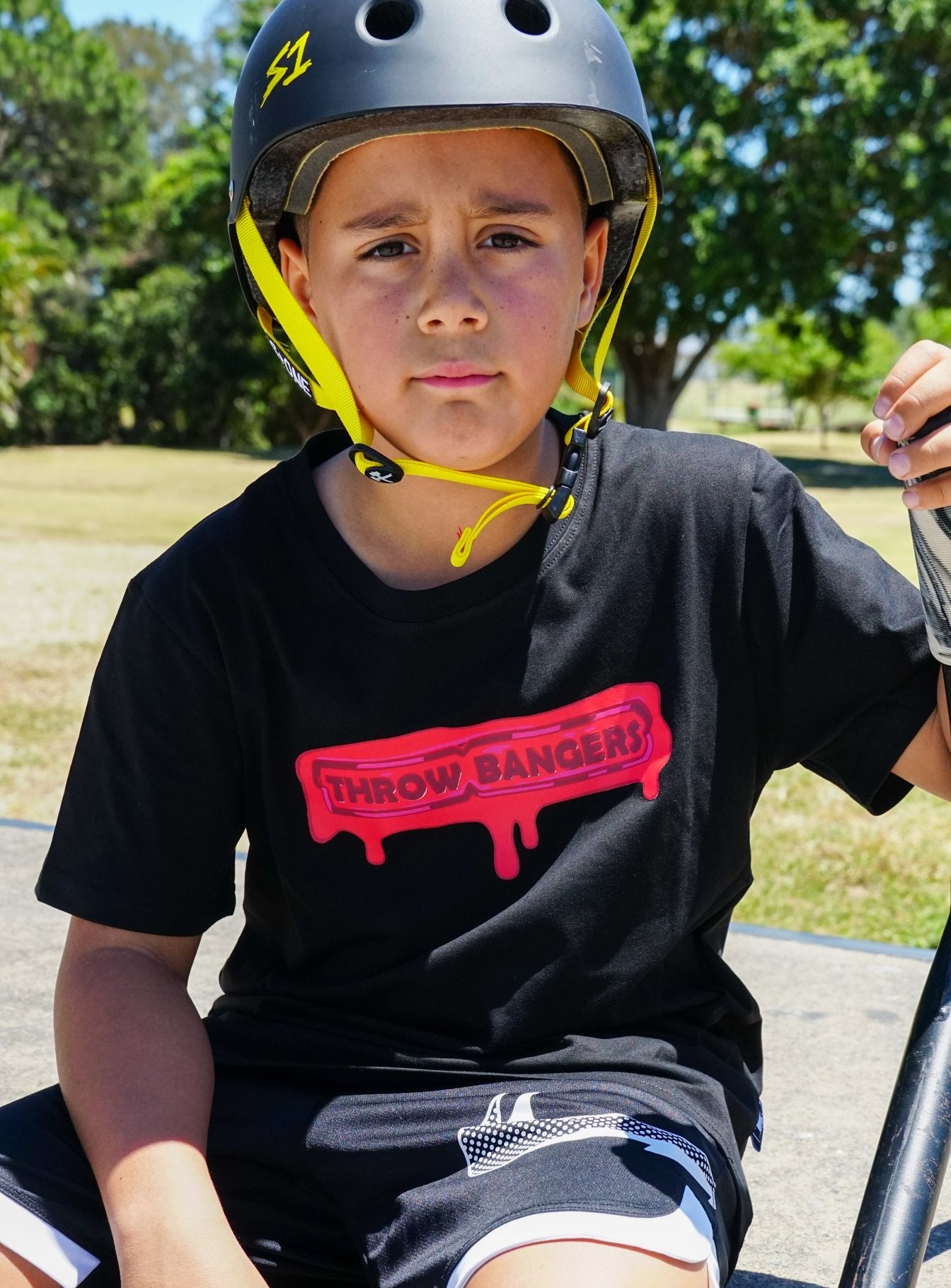 Camiseta infantil Figz Throw Bangers